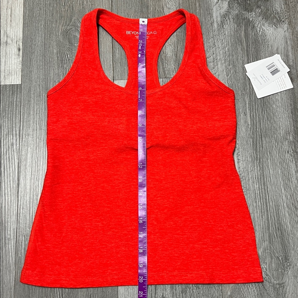 Beyond Yoga woman’s razor back tank top / color RDFLS/ size M NWT - Picture 12 of 12